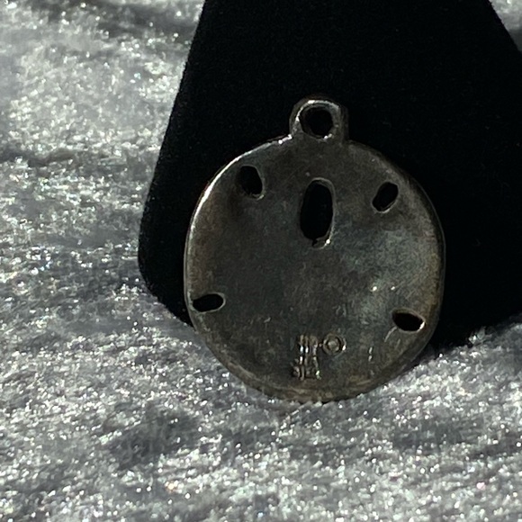 James Avery Small Retired Sterling Silver 925 Sand Dollar Pendant - Picture 5 of 12